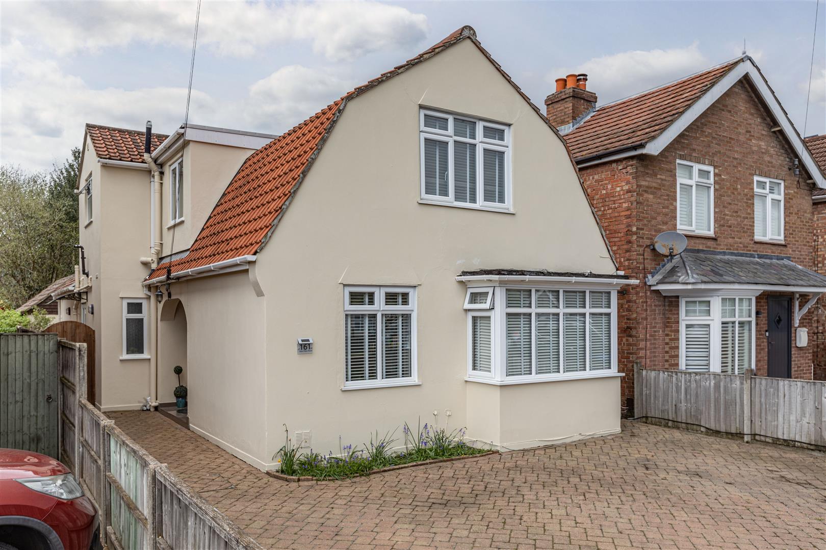 New Haw Road, New Haw Richard State